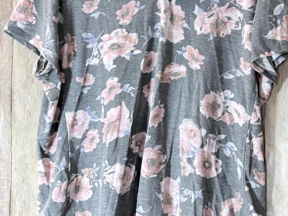 LC Lauren Conrad Gray Floral Print Short Sleeve Top with Lace Hem and Back Tie - Picture 11 of 11